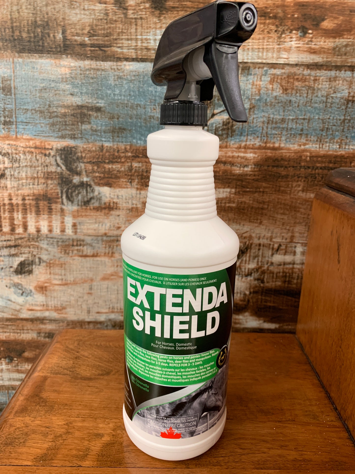 Golden Horseshoe Extenda Shield Fly Soray