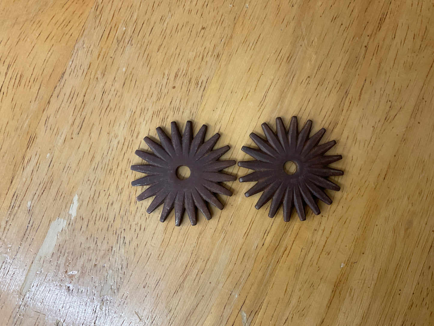 Antiqued Brown 1 1/2” Rowels 20 Points