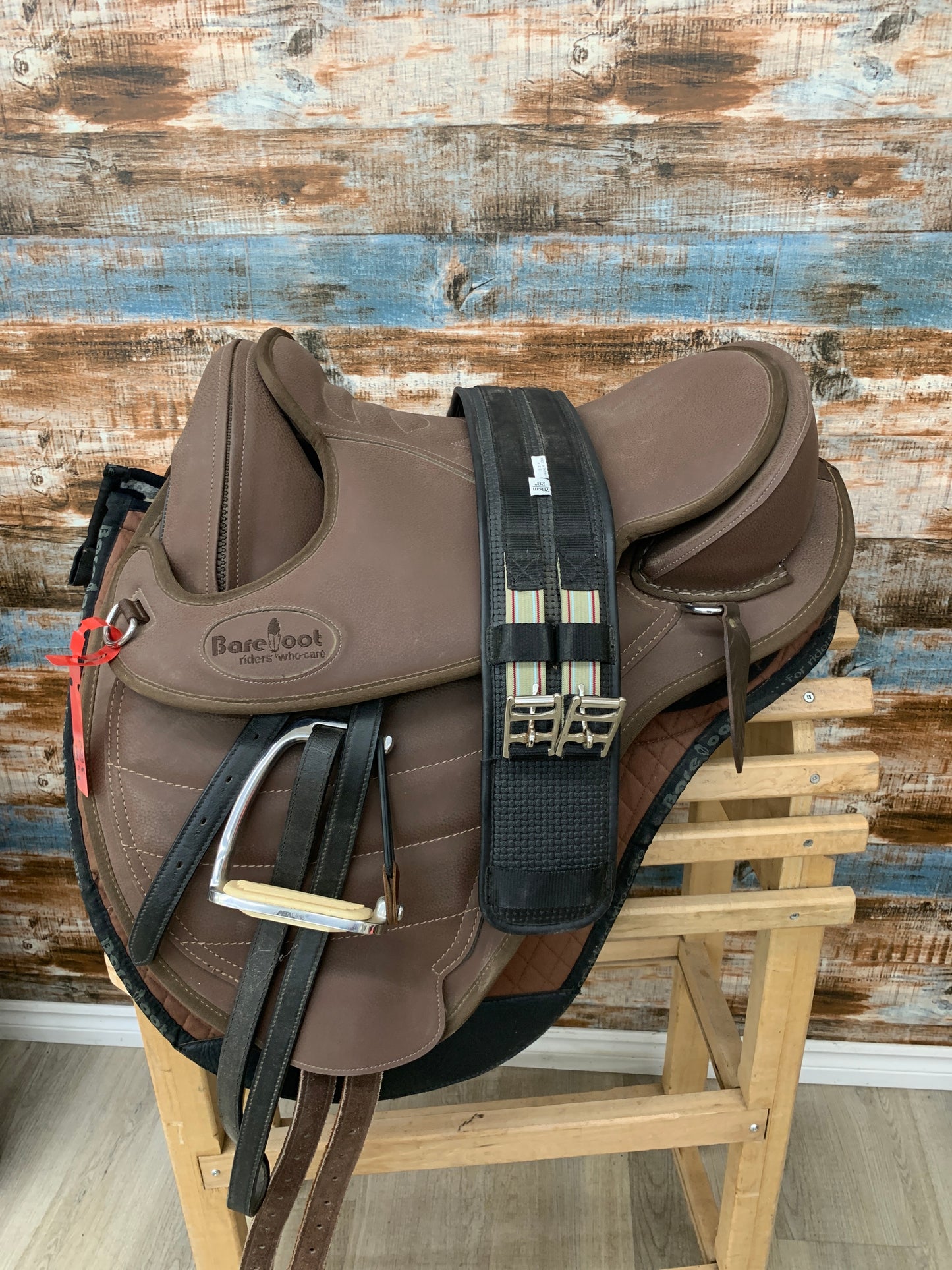 Used Barefoot saddle