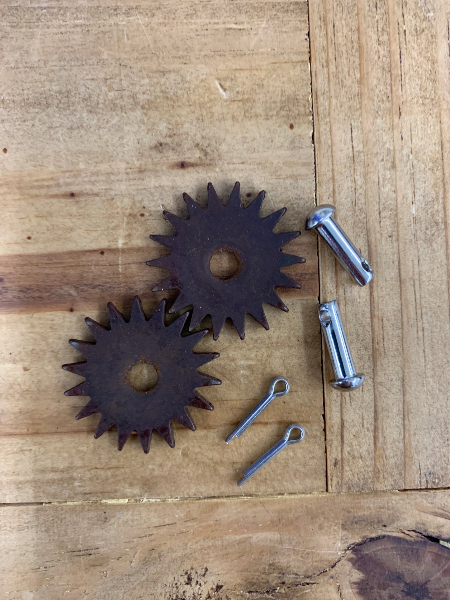 Antique Brown 1 1/4” 18 Point Rowel w/ pins