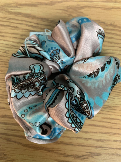 Snowberry Hair Scrunchies