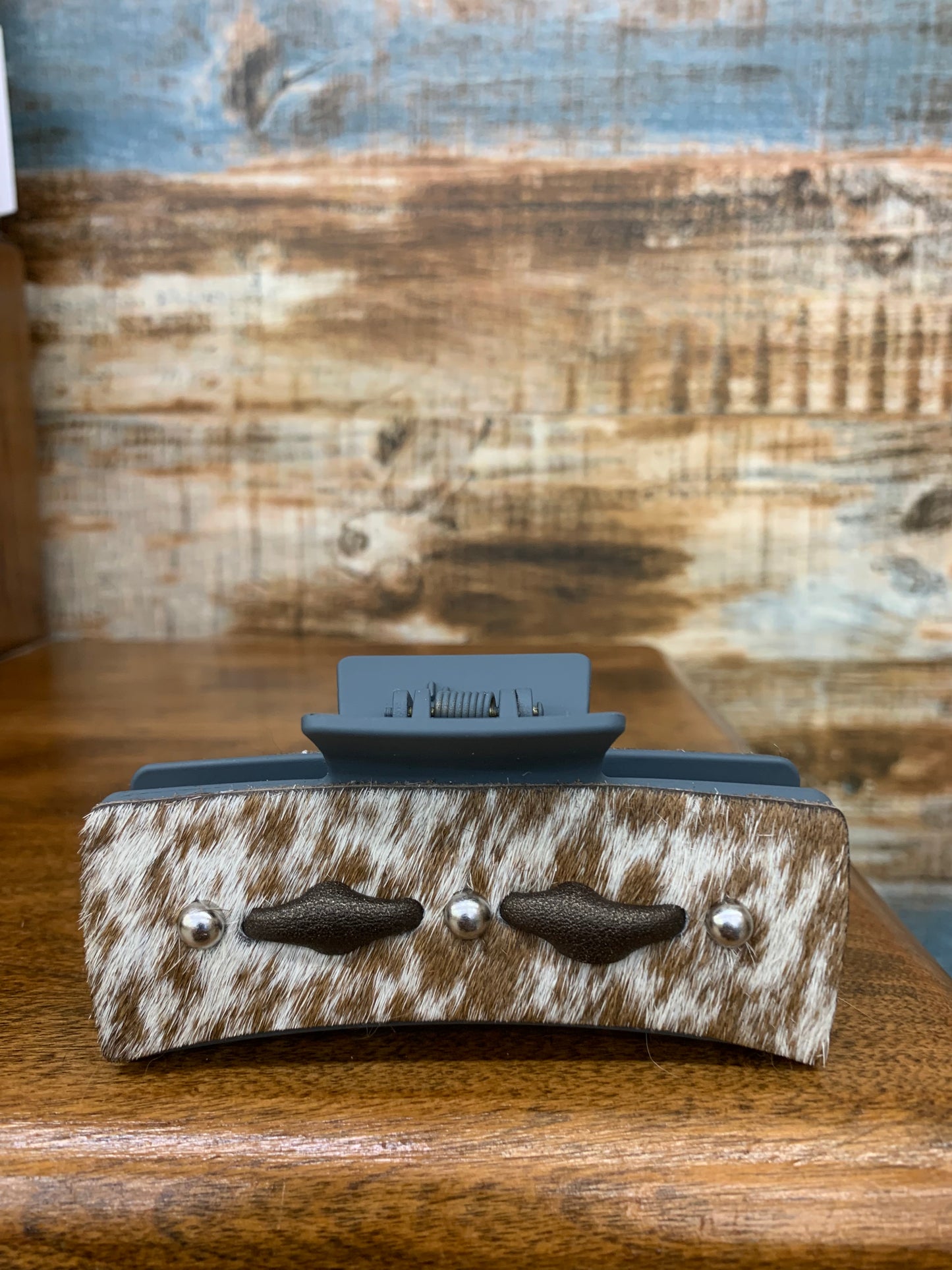 TC Hide On Hair With Gems Claw Clips