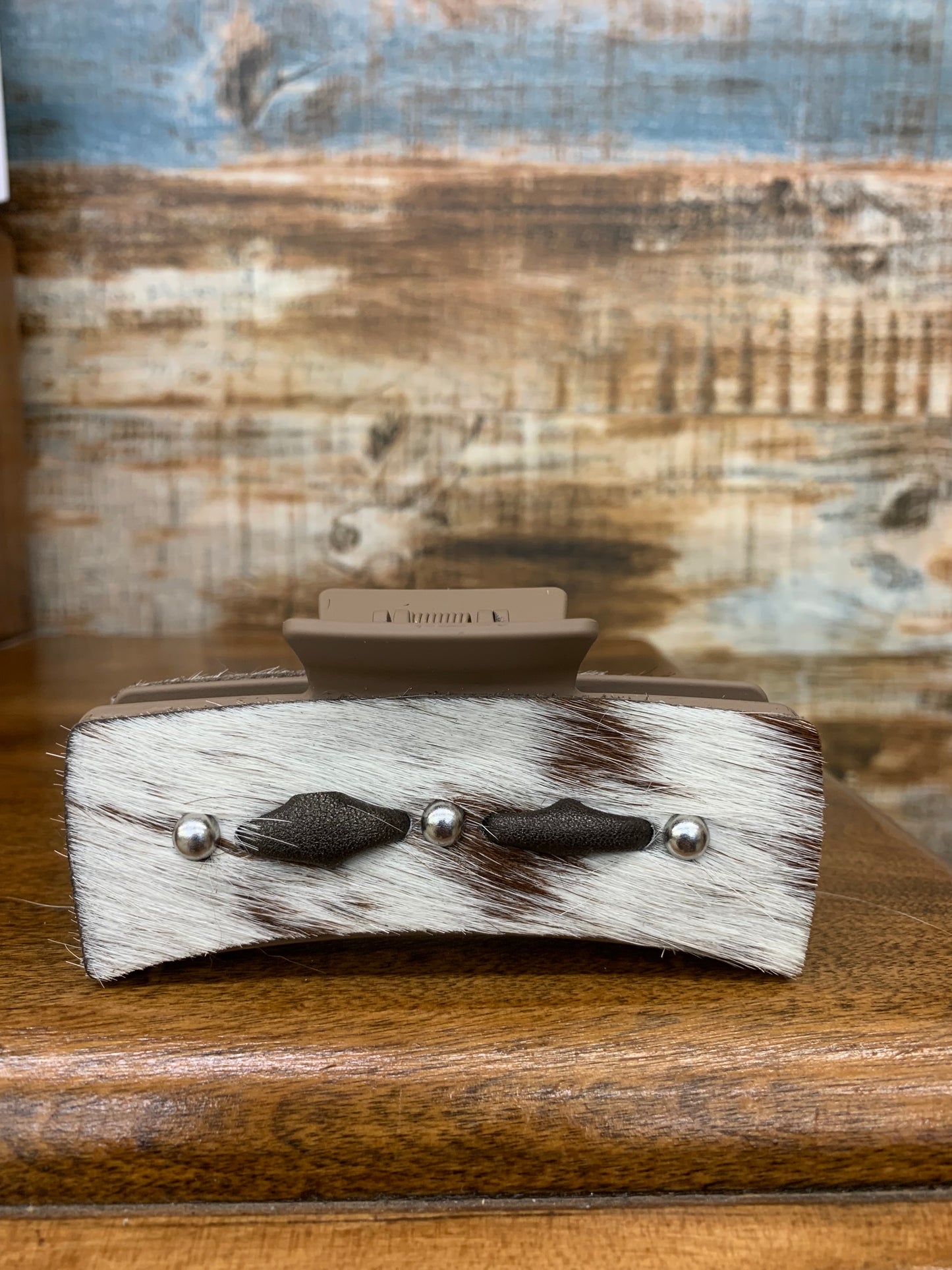 TC Hide On Hair With Gems Claw Clips