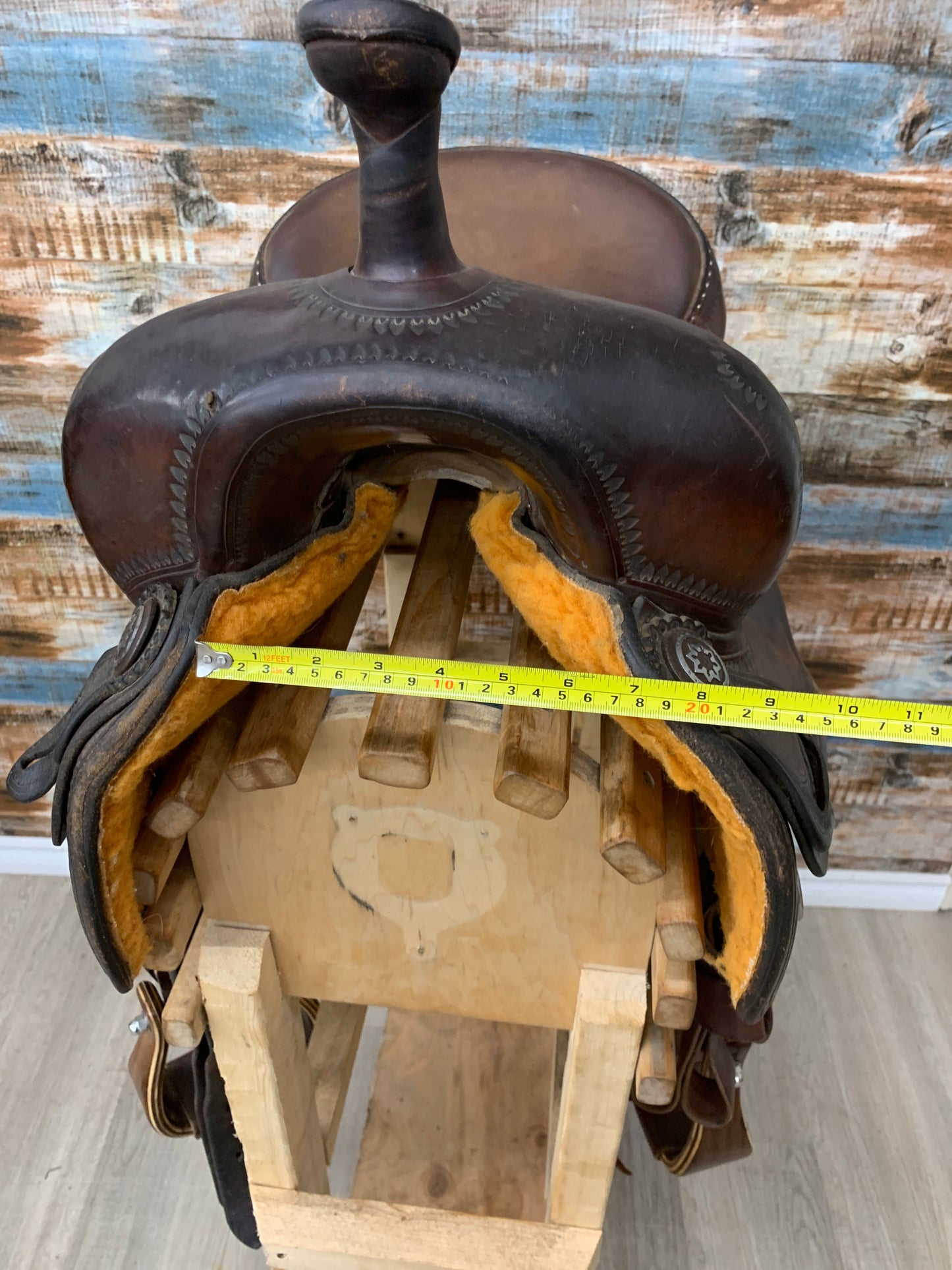 M.L Leddy saddle