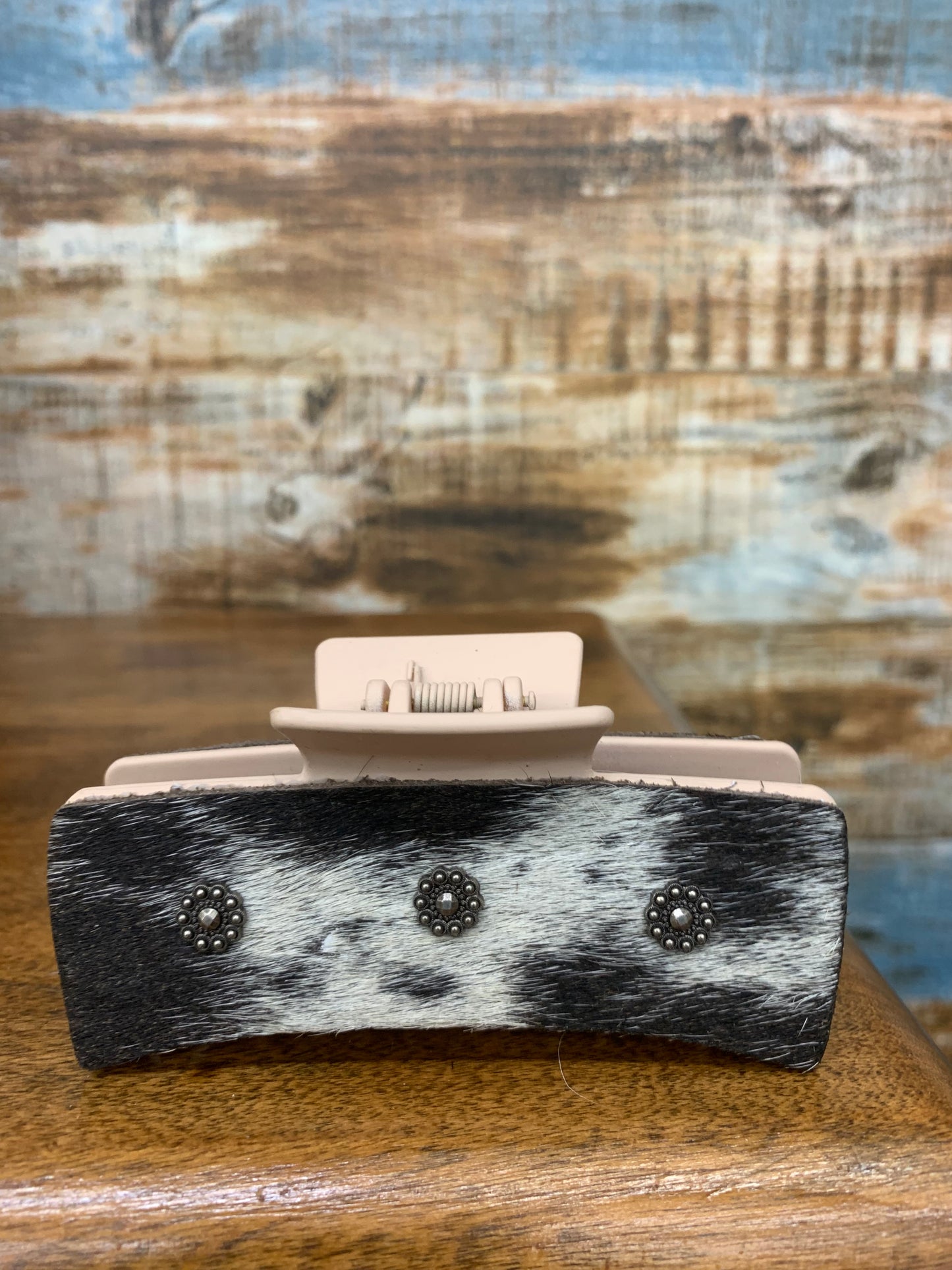 TC Hide On Hair With Gems Claw Clips