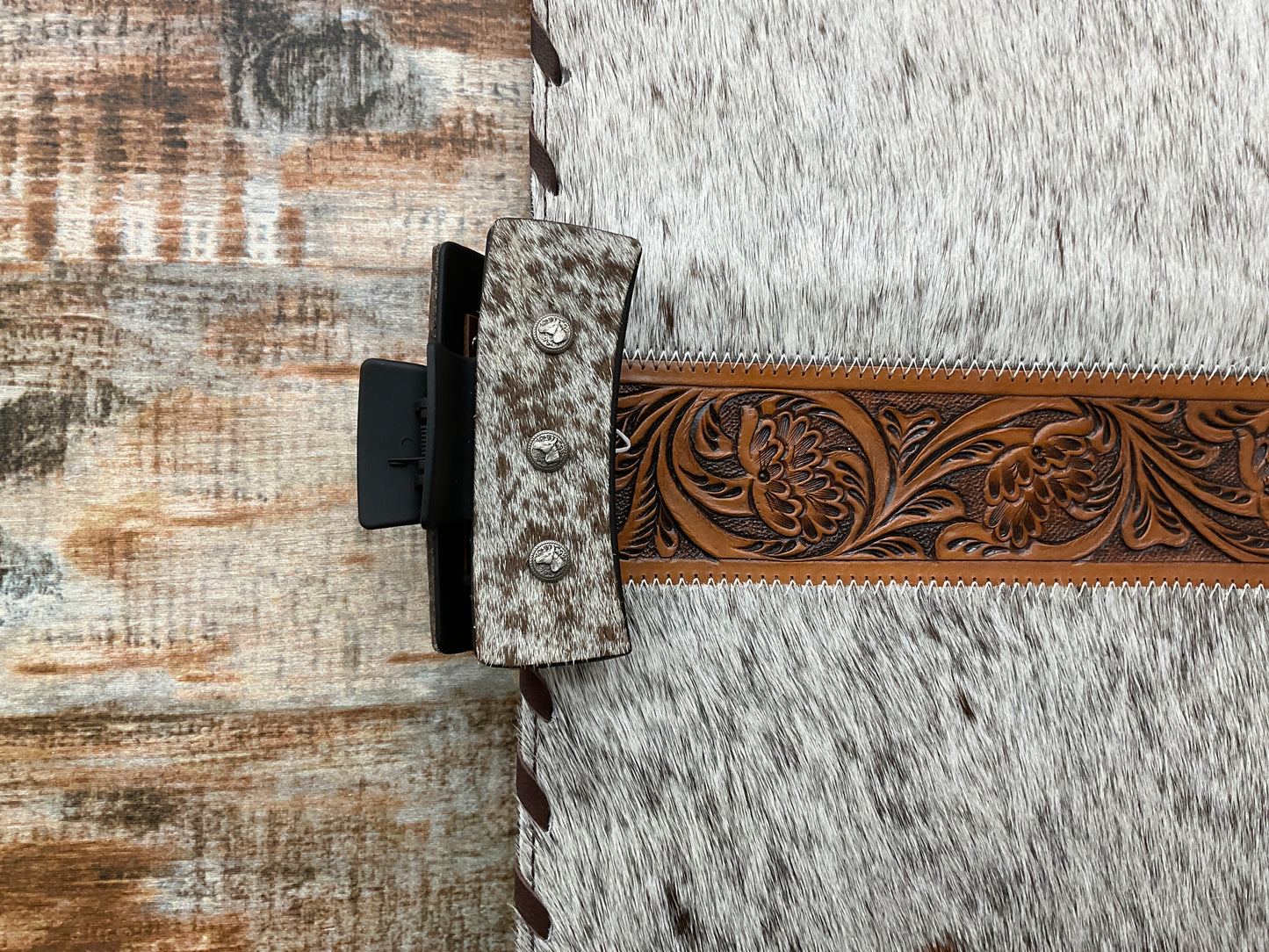 TC Hide On Hair With Gems Claw Clips