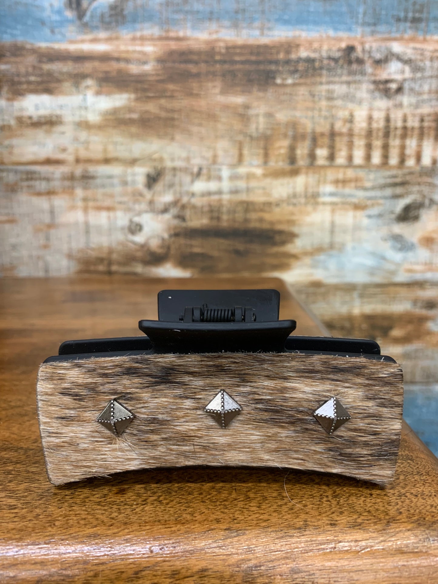 TC Hide On Hair With Gems Claw Clips