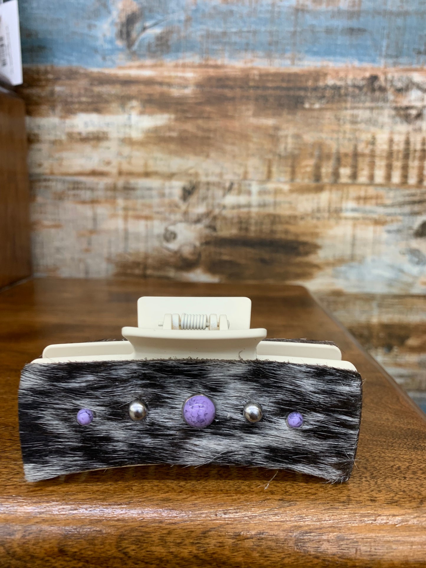 TC Hide On Hair With Gems Claw Clips